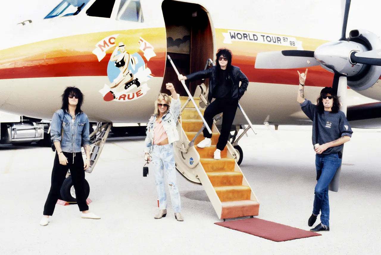 Motley Crue Bomber Girl Trucker Hat truckerka bílá
